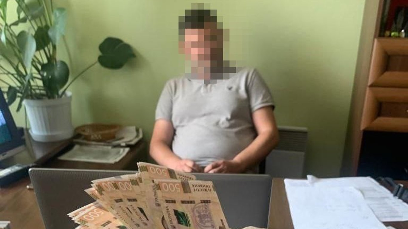 На Львівщині спіймали посадовців, які  вимагали гроші у підприємців