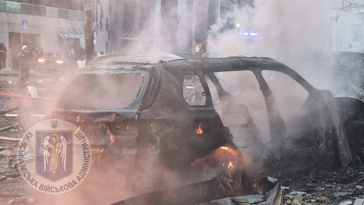 Руйнування в Києві: пошкоджено будівлі та автотранспорт
