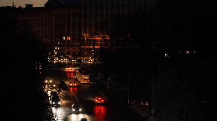 В Укренерго розповіли, де завтра не буде світла — графіки - 285x160