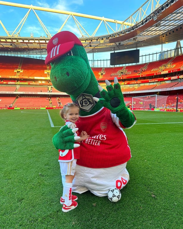 Старшая дочь Александра Зинченко и Влады Седан. Фото: instagram.com/v.lada_sedan/