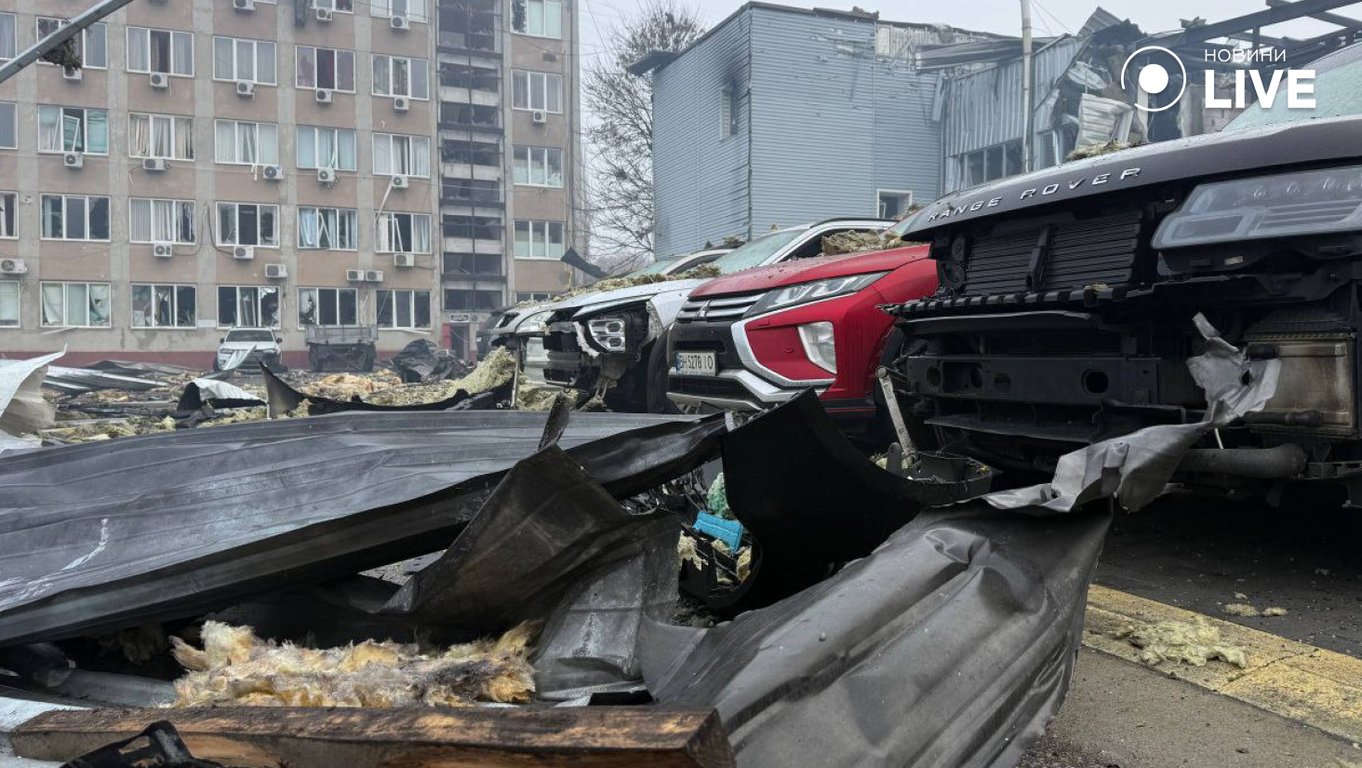 Атака на автосалон 13 лютого