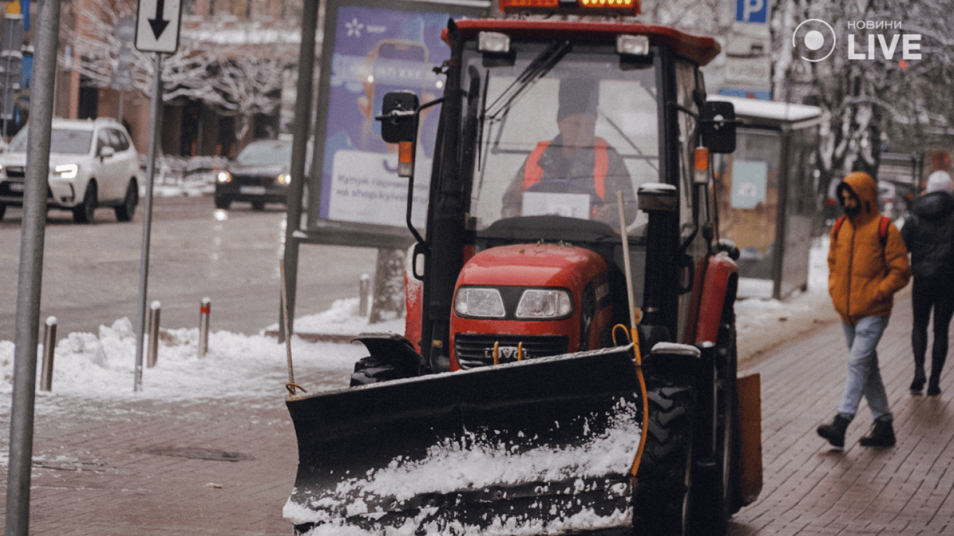 В КМДА показали, як комунальні служби ліквідовують наслідки снігопаду у Києві
