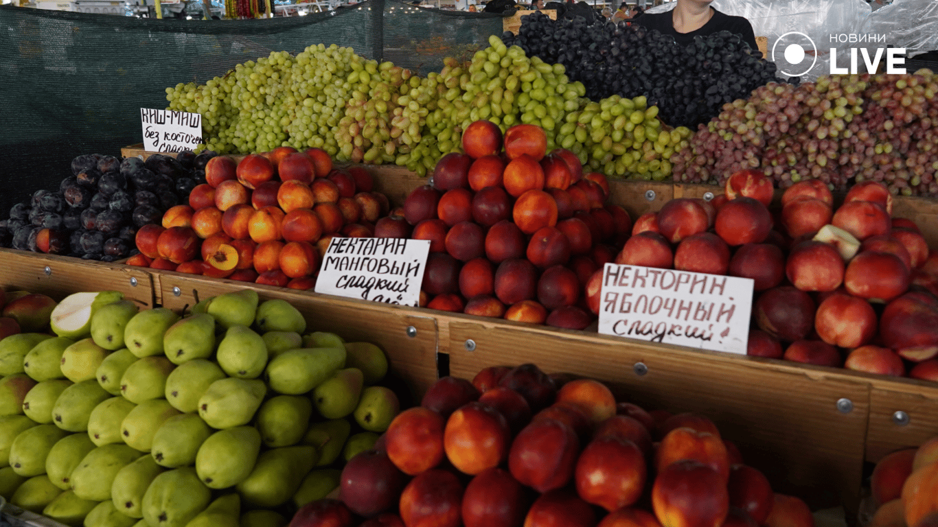Фрукти на одеському "Привозі". Фото: Новини.LIVE