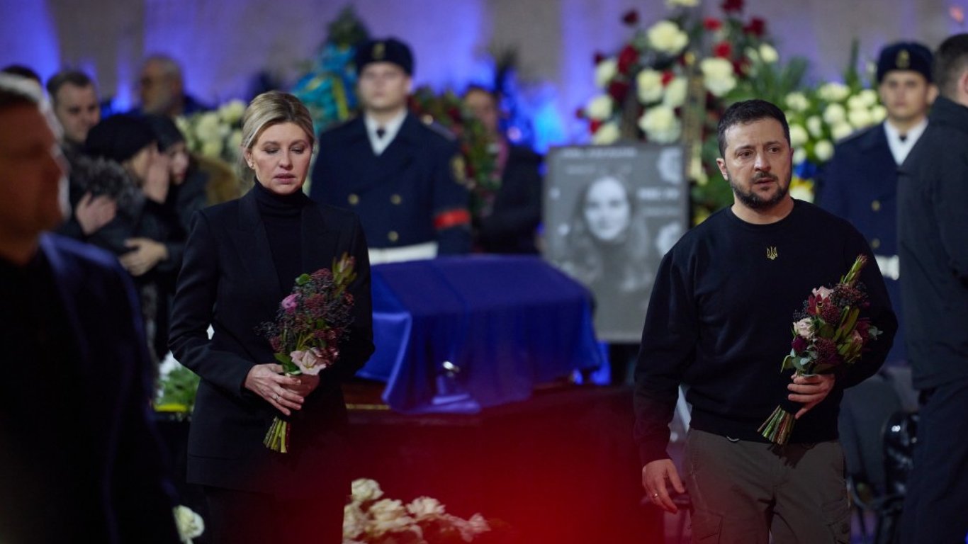 Президент та перша леді попрощалися із загиблим в авіакатастрофі керівництвом МВС: відео
