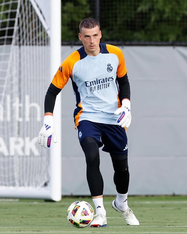 Андрей Лунин