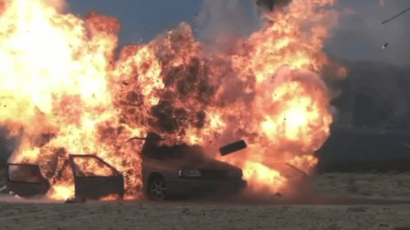 Collaborator's car explodes in Enerhodar on October 4 — Ukrainian Intelligence shares the video