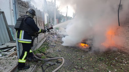 Оккупанты в очередной раз обстреляли Никополь — повреждены два частных предприятия - 290x166