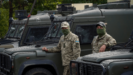 Матеріальна допомога у ЗСУ: хто може отримати додатковий місячний оклад - 290x160
