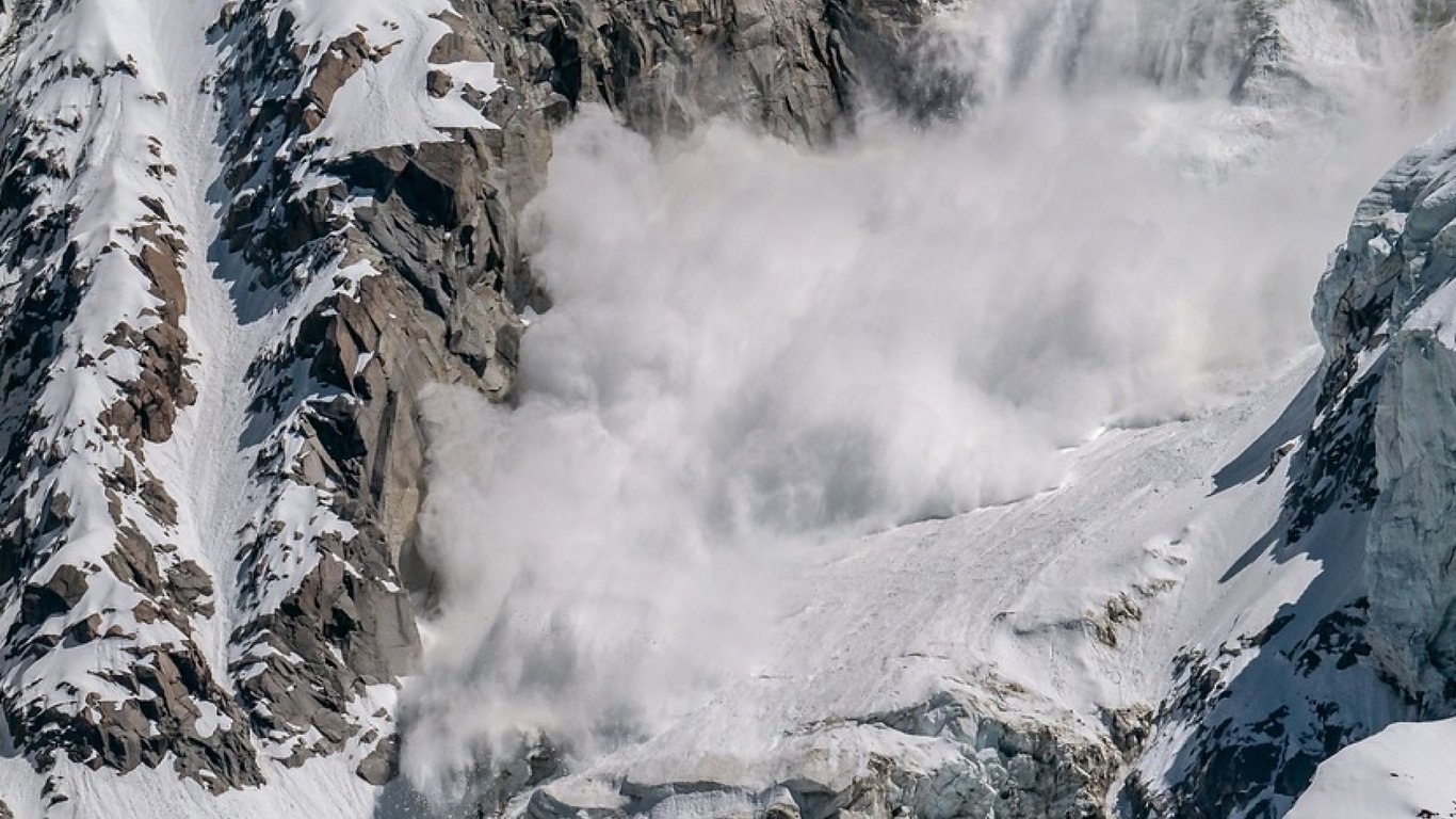 У Китаї через сходження лавини загинуло 28 людей