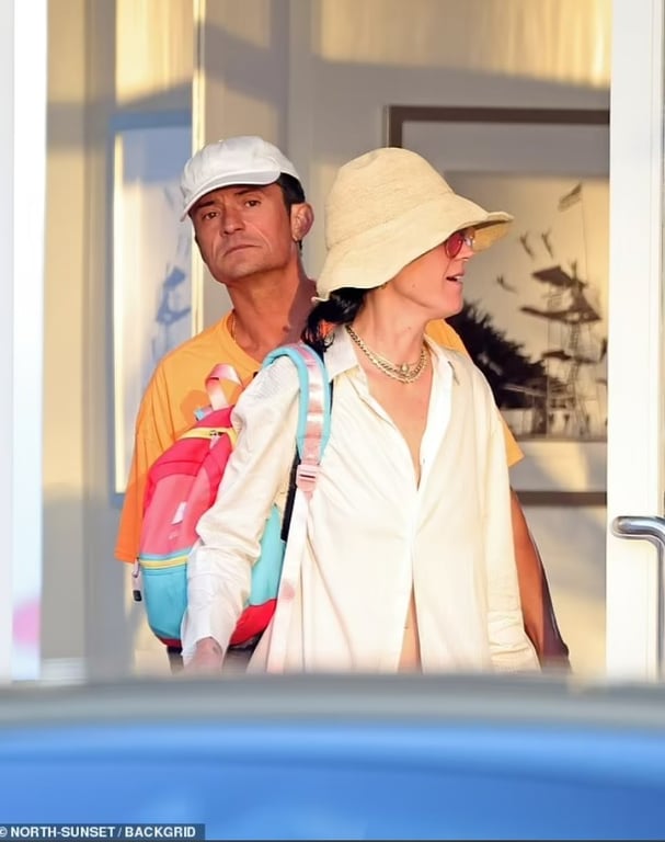 Кэтти Перри похвасталась плоским животиком на отдыхе с Орландо Блумом - фото 1