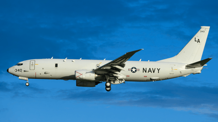 Авиация над Черным морем — американский самолет ведет разведку - 285x160