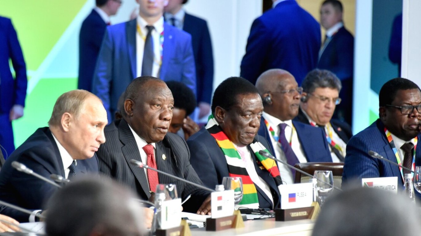 После срыва зернового соглашения главы стран Африки проигнорировали конференцию Путина