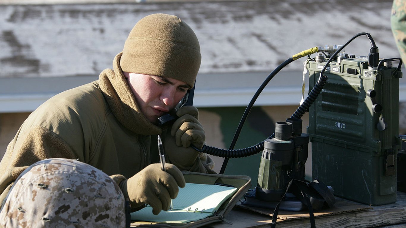 Робота в "Азов" — які умови праці бригада пропонує механікам-радіотелеграфістам