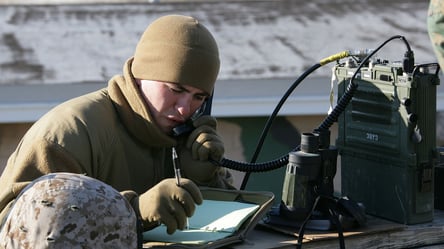 На фронті потрібні знавці радіоданих — нова вакансія в полку "Азов" - 290x160