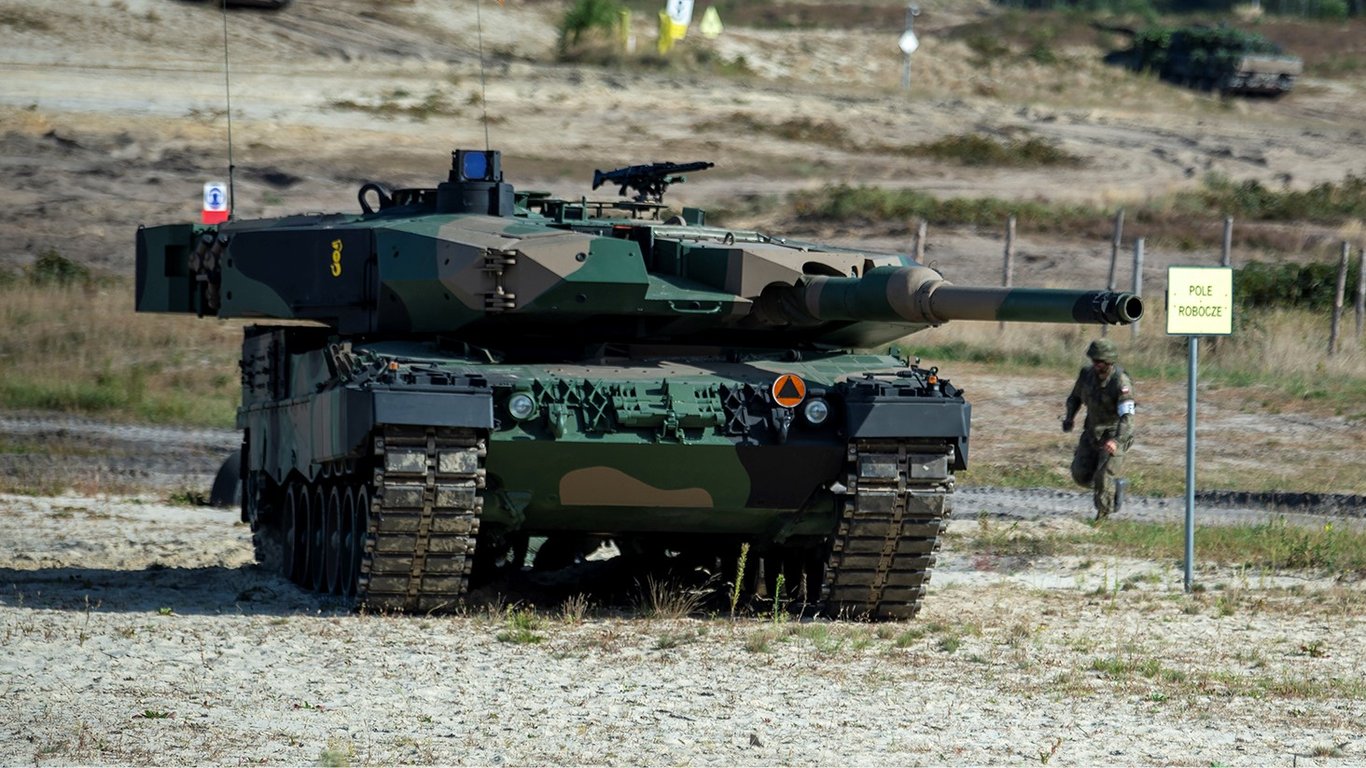 Польша завершила процесс обучения воинов ВСУ и передала Украине еще 10 танков Leopard 2