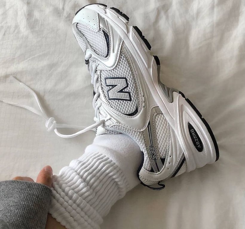 Кожна спортивна модель взуття має петельку