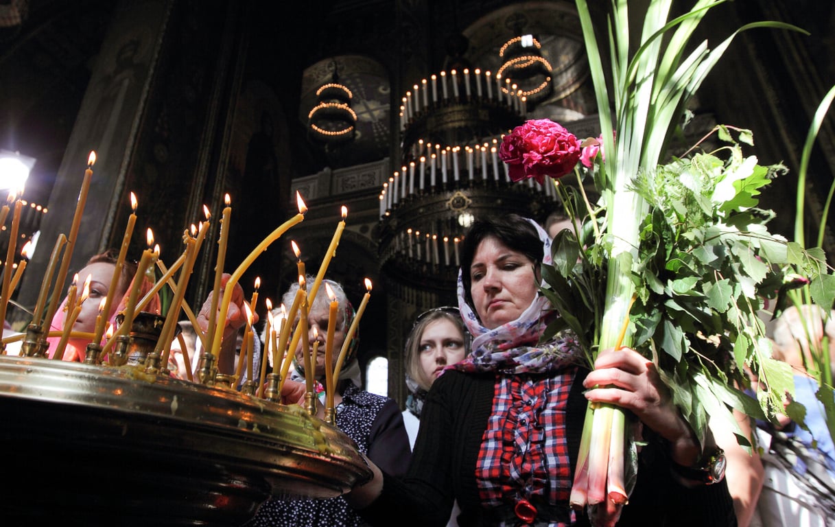 Українці у церкві у День Святої Трійці