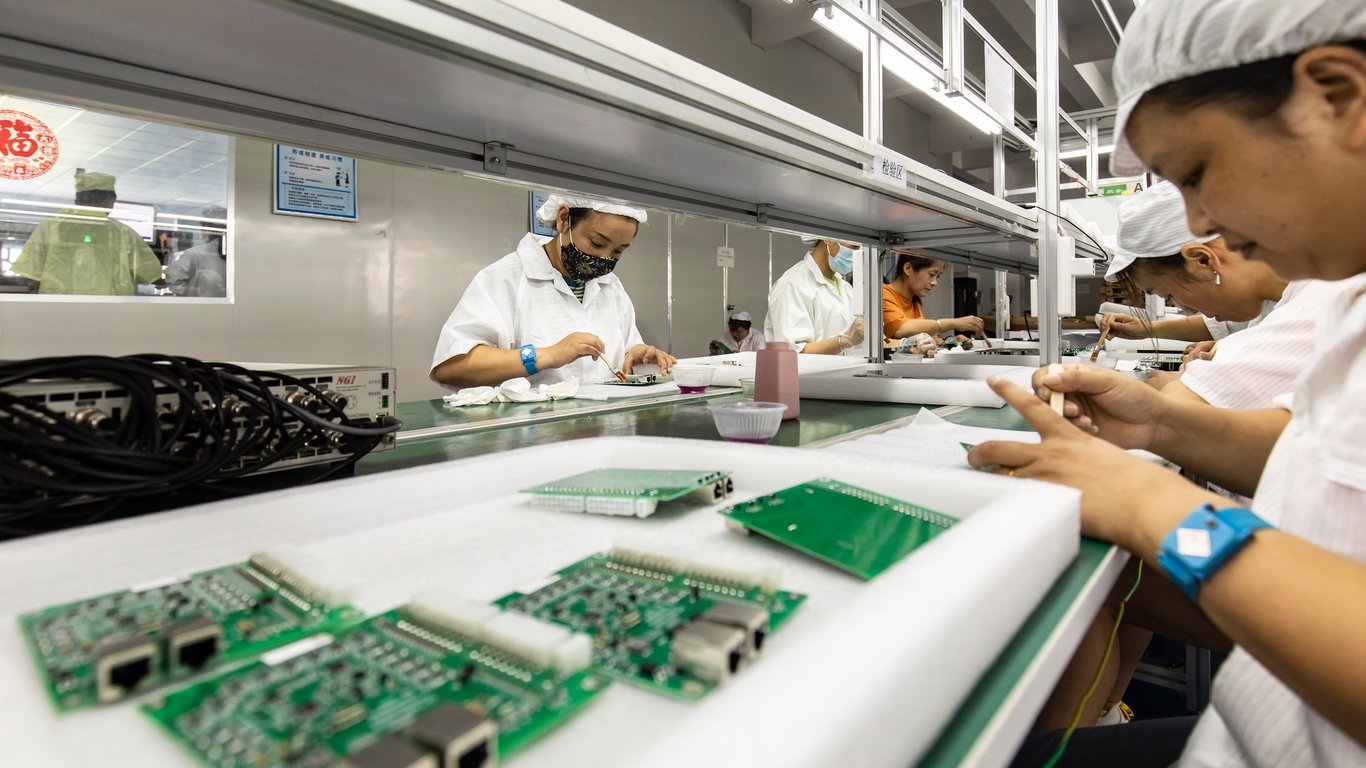 Китай збирається нарощувати виробництво чипів — скільки грошей витратять на індустрію - 250x140