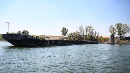 В Угорщині затоплюють баржі, щоб врятувати роботу АЕС - 304x171