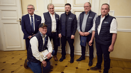 Президент посетил рыбаков, которые плетут сети от дронов Украине - 290x166