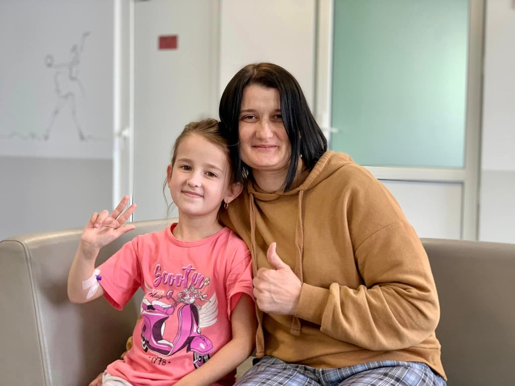 Василинка з мамою. Фото: Дитяча Лікарня Святого Миколая