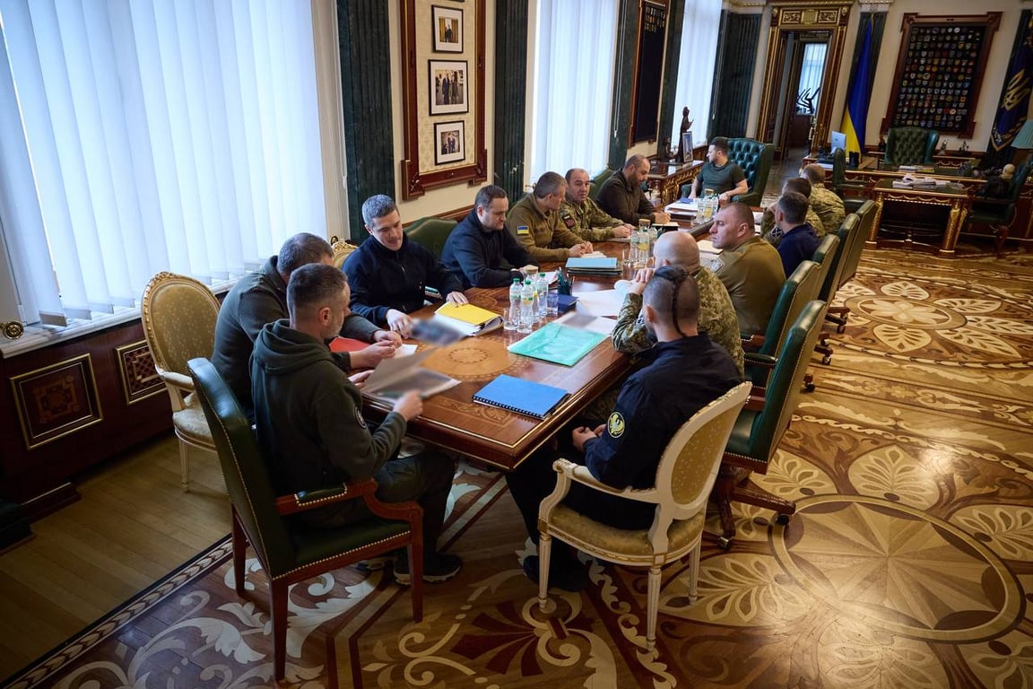 Зеленский пообещал больше украинского оружия и ответов на российские теракты - фото 1
