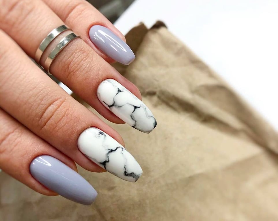 Цей дизайн манікюру для тих, хто не любить виділятись