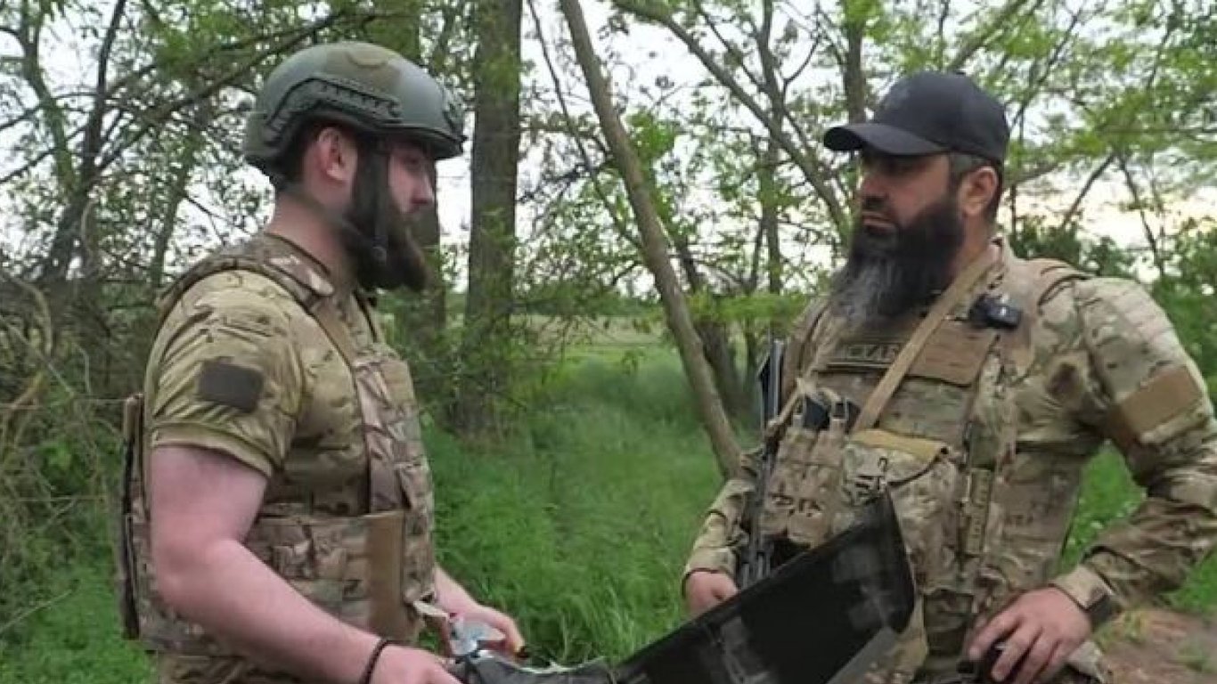 В оккупированном Мелитополе эксохранитель Кадырова избил российских военных