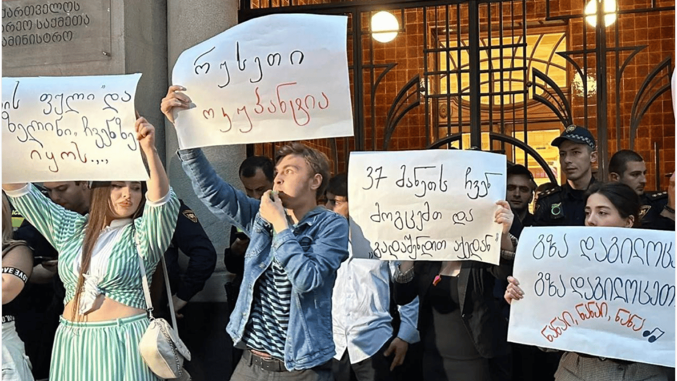 У Грузії пройшла акція протесту проти відновлення авіасполучення з Росією