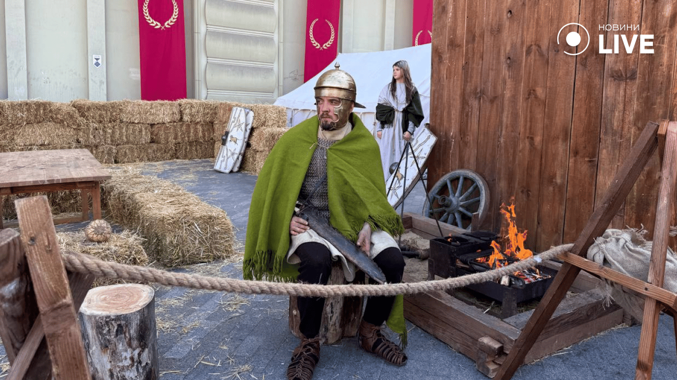 В Одесі відтворили розп’яття Христа на Дерибасівській — фото - фото 7