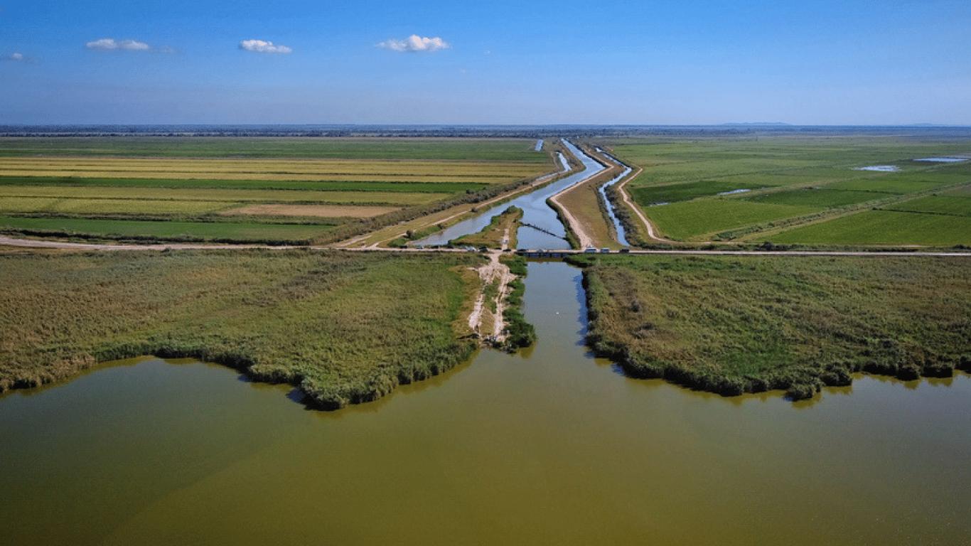 Водойми швидко міліють: озера в Одеській області модернізують