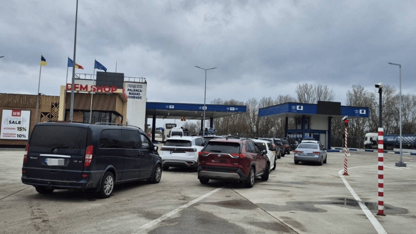В Молдову лучше не ехать: на трассе Одесса - Рени длинные пробки