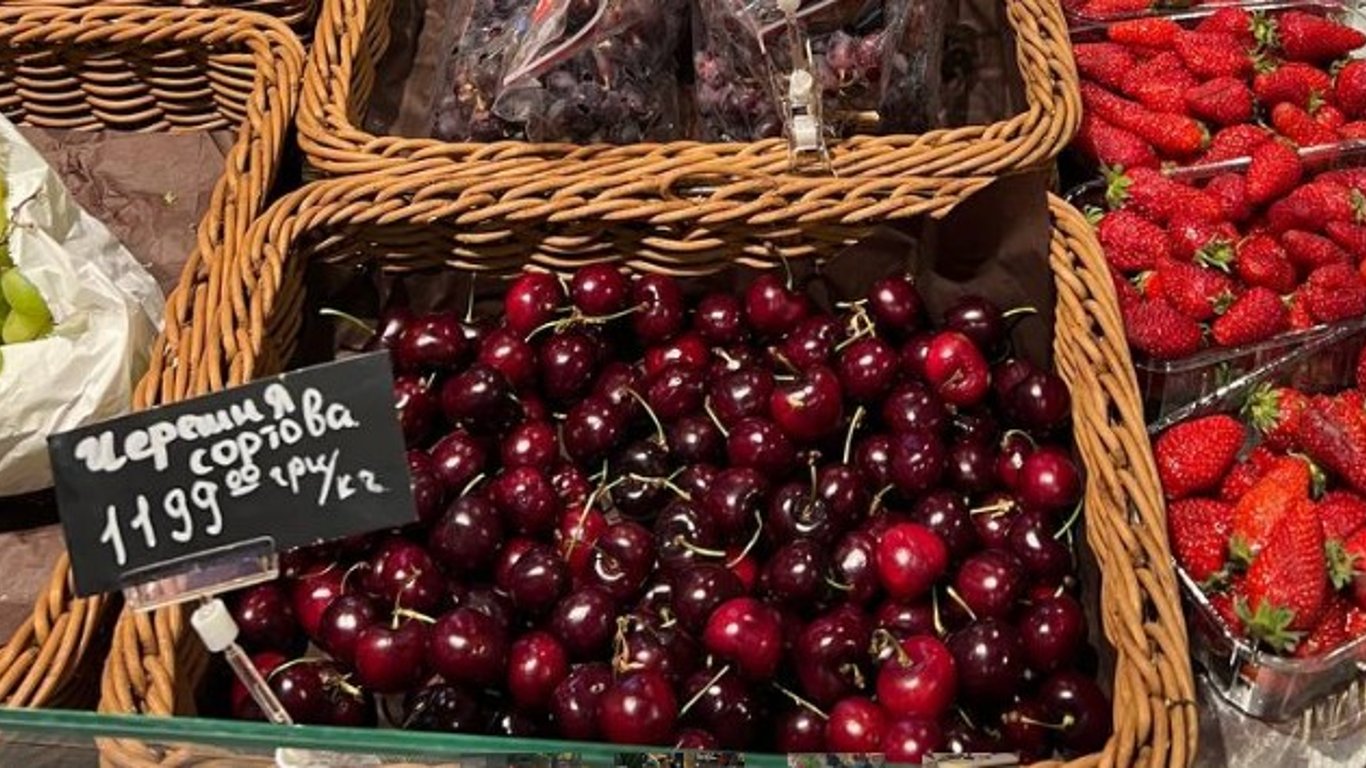 Ціни на фрукти та ягоди в Києві: скільки коштує черешня