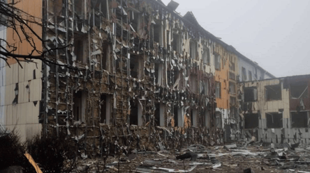 Росіяни КАБом знищили ліцей на Дніпропетровщині — фото - 290x166