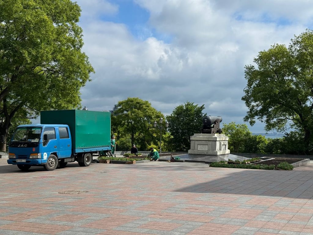 Тисячі літніх квітів — як Одеса озелениться цього сезону - фото 2