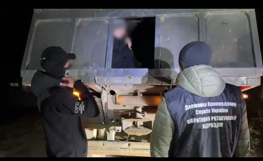 13 ухялинтів в піску