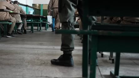 Засуджених за шпигунство не виключають з військового обліку - 285x160