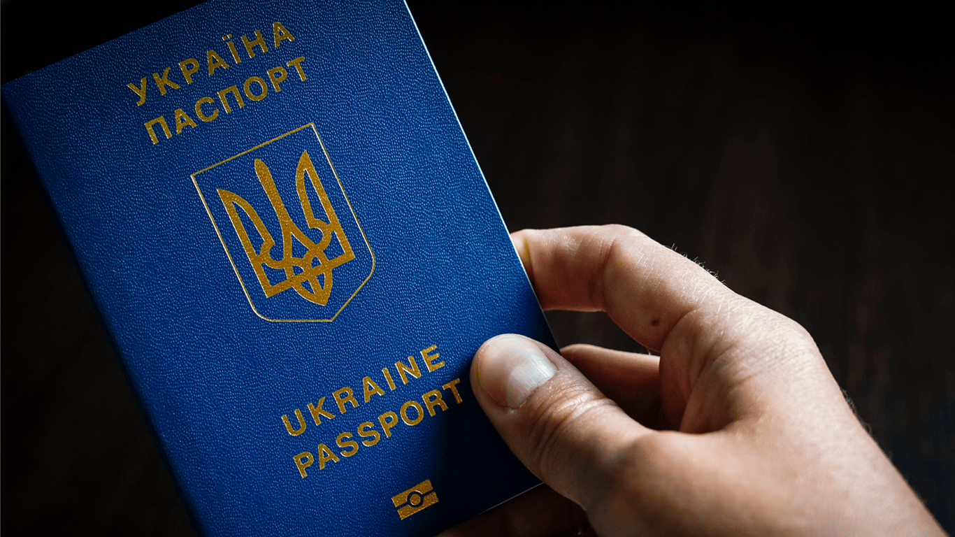 Українцям нагадали про важливі зміни, які стосуються закордонних паспортів