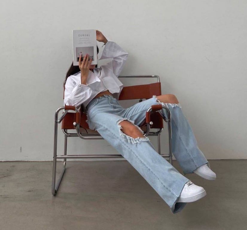 Рваные джинсы потеряли стильный вид