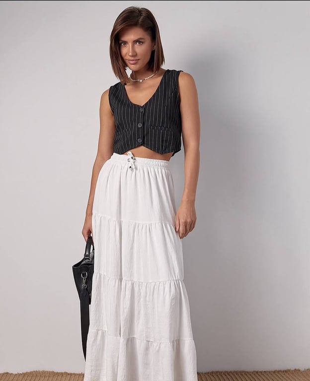 Flounced skirt is still in fashion