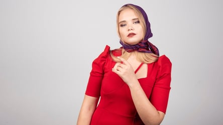 Never give a woman a scarf — here's what the superstition says - 285x160