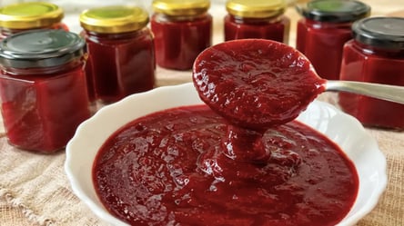 Сливовый соус "К мясу" на зиму вместо кетчупа: густой, пряный и в меру острый - 285x160
