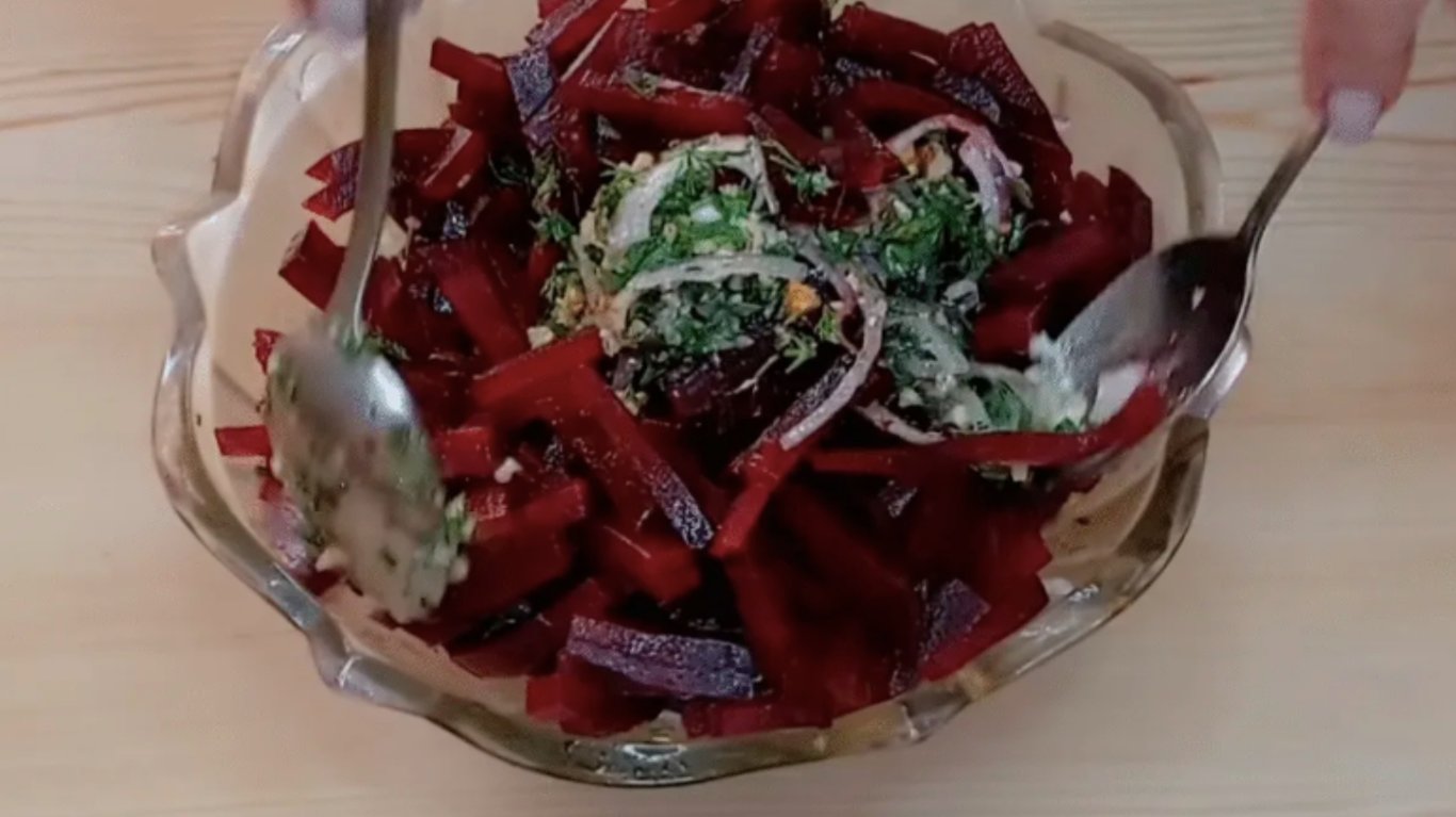 пікантний рецепт салату з буряком