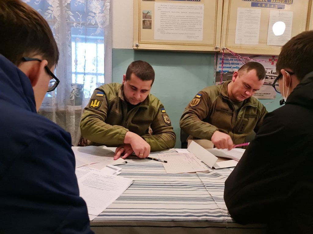 Хто має право на відстрочку через інвалідність рідних