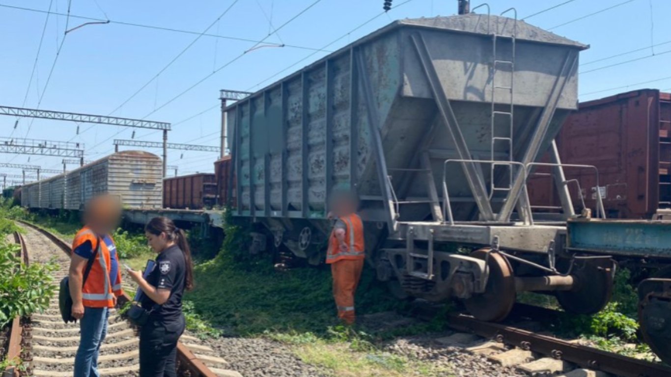 Подросток в Одесской области залез на вагон и получил удар током: детали