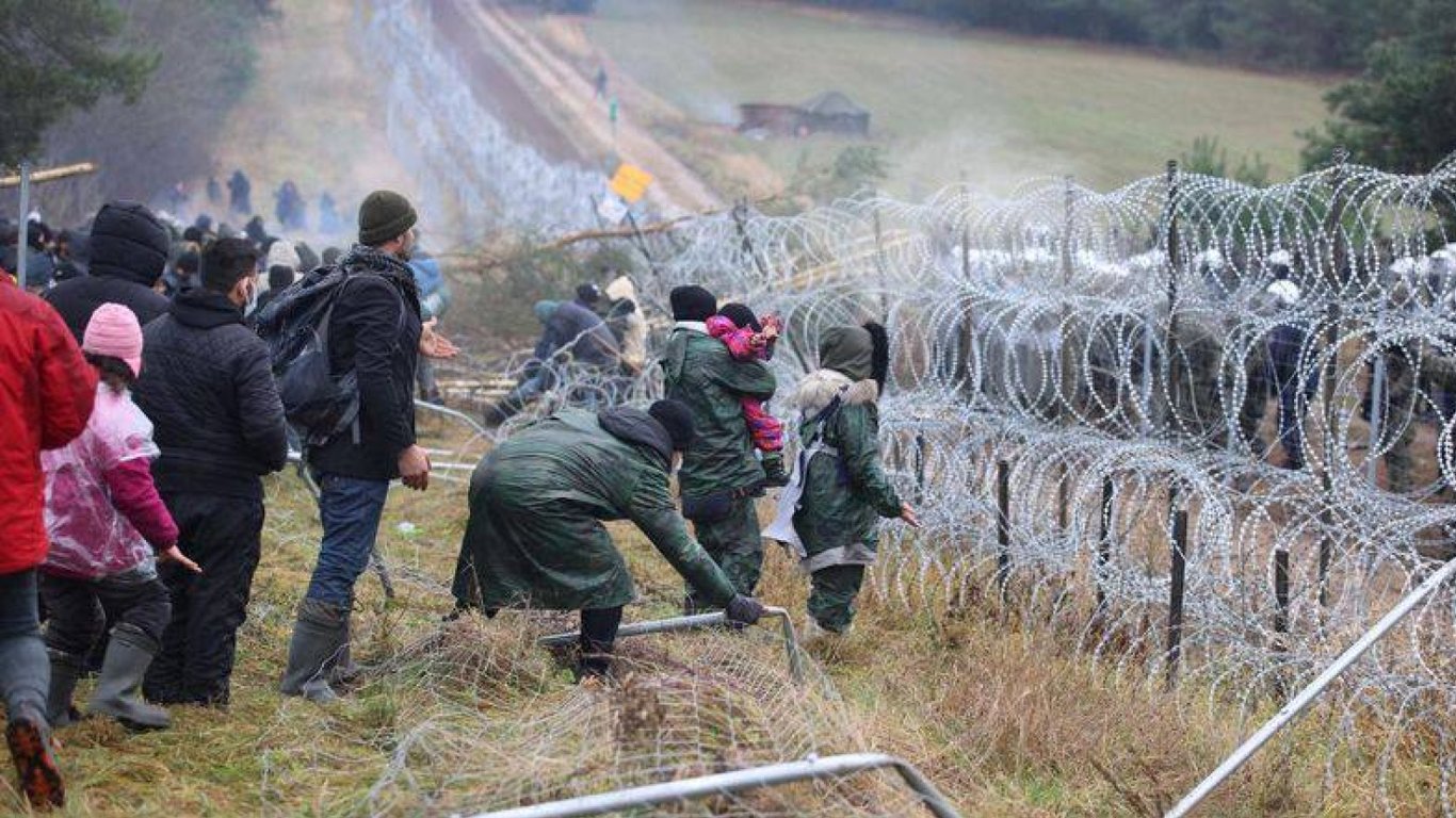 На східних кордонах ЄС тільки за минулу добу затримали понад 60 нелегальних білоруських мігрантів