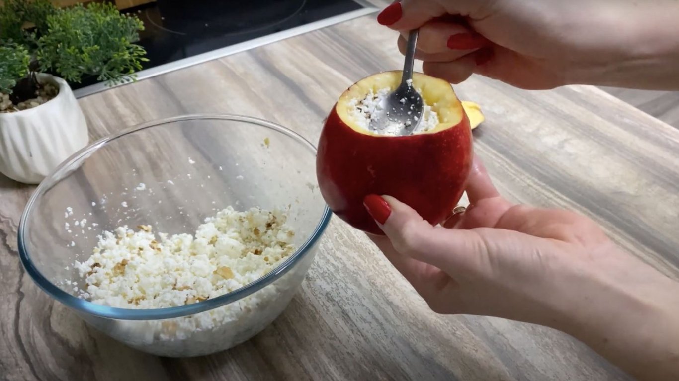 як правильно та смачно запекти яблука в духовці