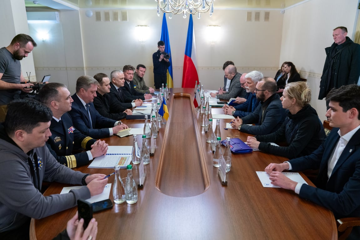  Discussion of maritime security and mine clearance during the visit of the Czech President