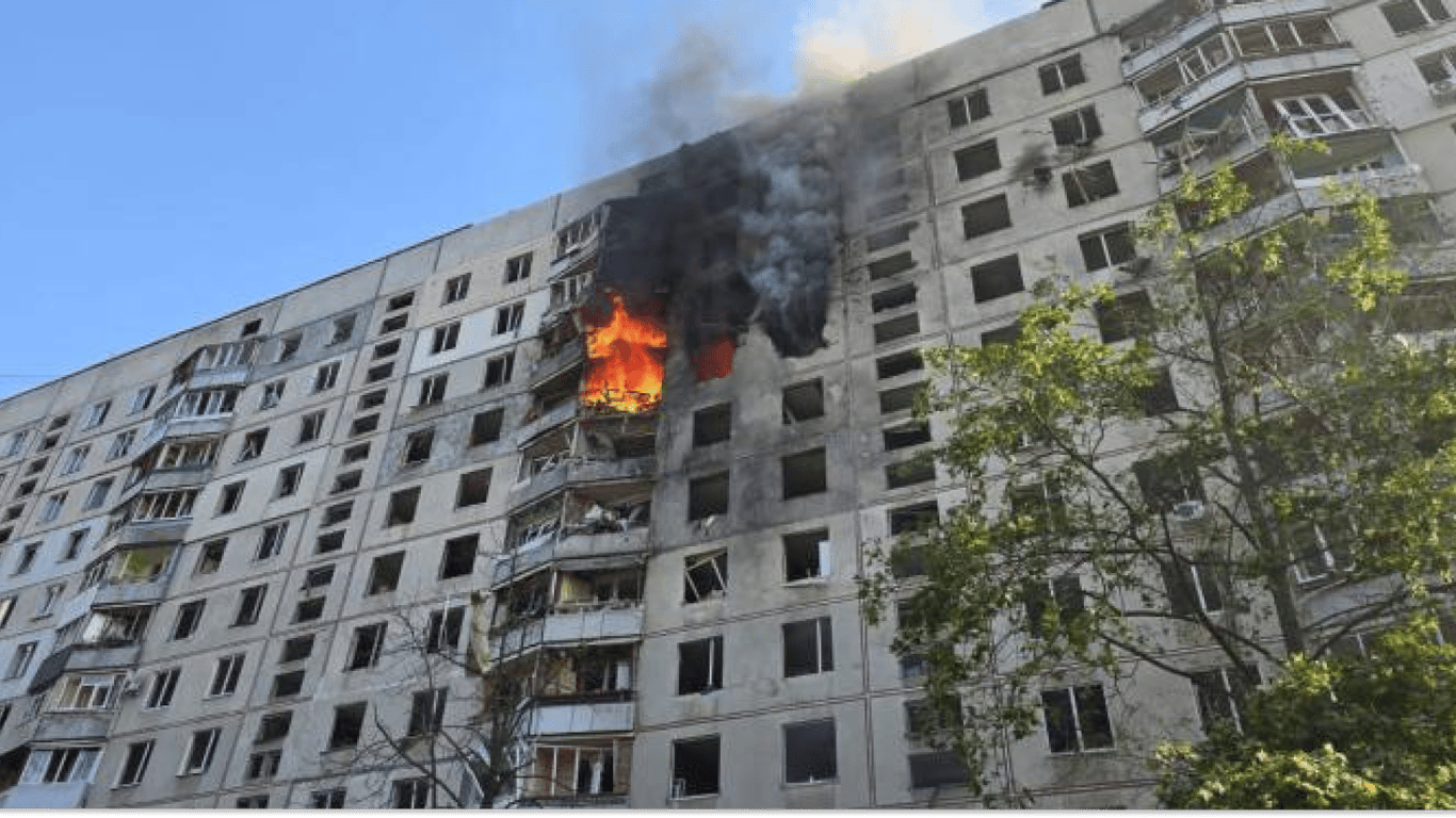 Attack on Kharkiv — the Russians dropped the guided aerial bomb on a high-rise building