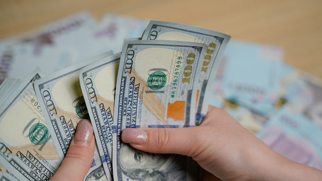 Курс долара на чорному ринку: як змінилися прайси приватників